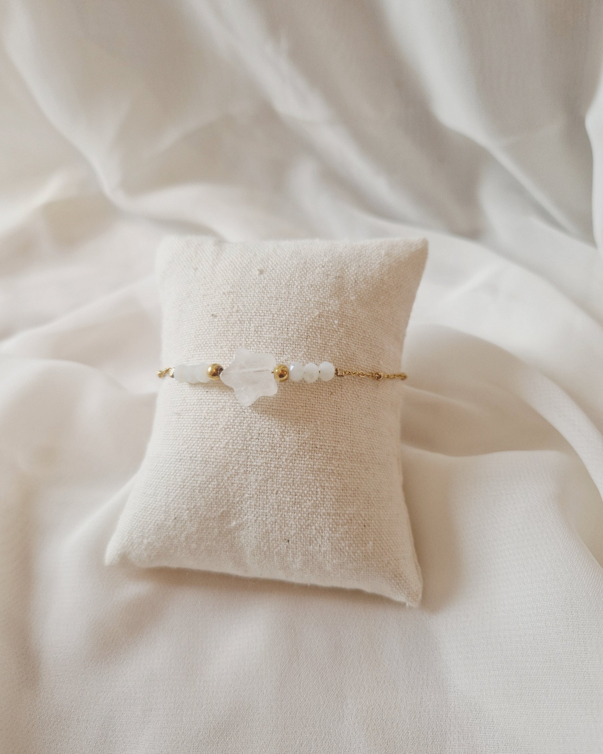 mimijewelsbyc bracelet Romi - Bracelet en acier inoxydable et étoile en pierre naturelle (doré)